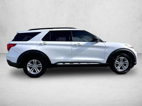 Used 2023 Ford Explorer XLT w/ Equipment Group 202A RWD image 5
