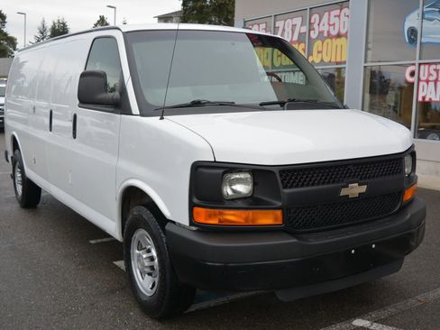Used 2014 Chevrolet Express 2500 Extended image 1