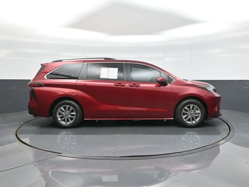 Certified 2022 Toyota Sienna LE FWD image 8