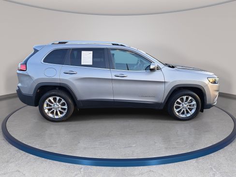 Used 2019 Jeep Cherokee Latitude w/ Popular Appearance Group AWD/4WD image 4