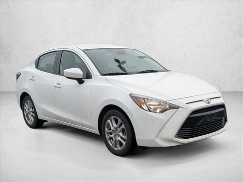 Certified 2018 Toyota Yaris iA image 3