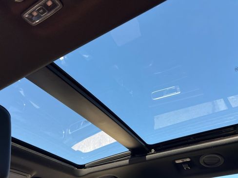 Certified 2020 Ford Explorer XLT w/ Equipment Group 202A image 30