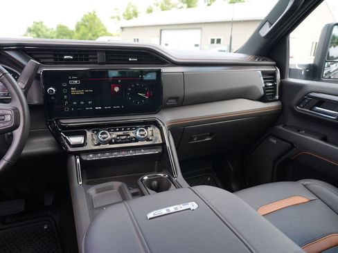Used 2024 GMC Sierra 2500 AT4 w/ AT4 Premium Plus Package AWD/4WD image 22