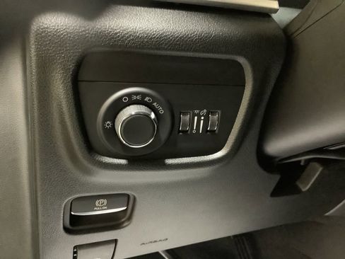Used 2025 Jeep Grand Cherokee Laredo X w/ Luxury Tech Group I AWD/4WD image 25
