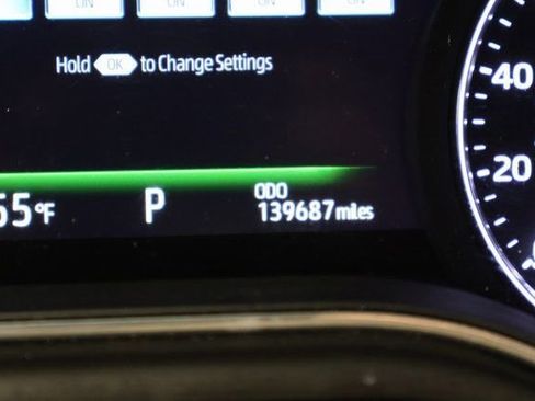 Used 2020 Toyota Avalon Limited image 15