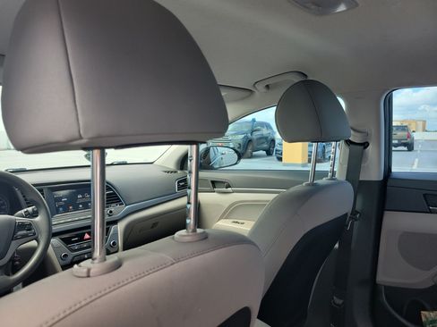Used 2017 Hyundai Elantra SE FWD image 14