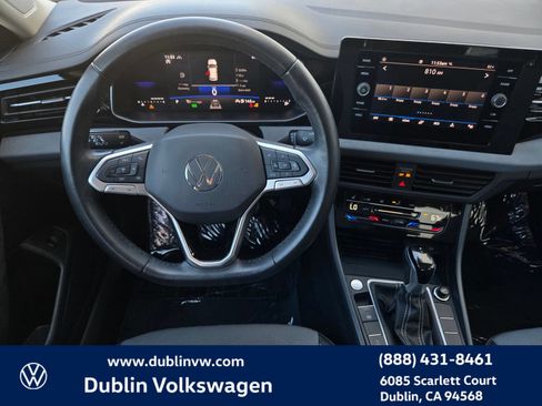 Certified 2025 Volkswagen Jetta SE FWD image 13