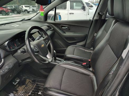 Used 2018 Chevrolet Trax LT w/ LT Convenience Package image 10