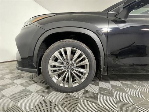 New 2026 Toyota Highlander Platinum AWD/4WD image 25