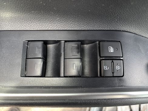 Used 2024 Toyota Highlander LE AWD/4WD image 19