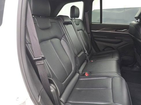 Used 2024 Jeep Grand Cherokee Limited image 50