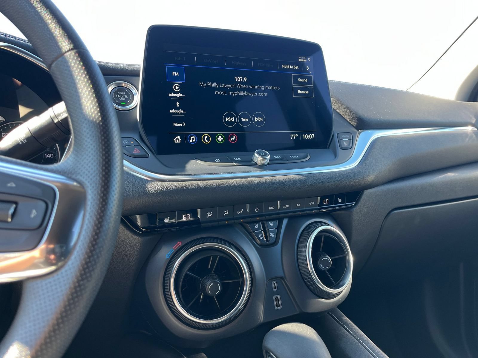Used 2025 Chevrolet Blazer LT FWD image 19