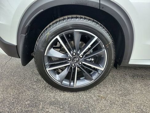 New 2025 INFINITI QX55 Essential image 3