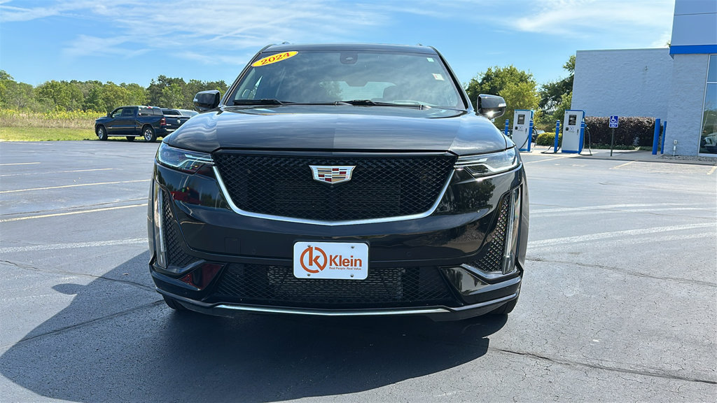 Used 2024 Cadillac XT6 Sport w/ Technology Package AWD/4WD image 2