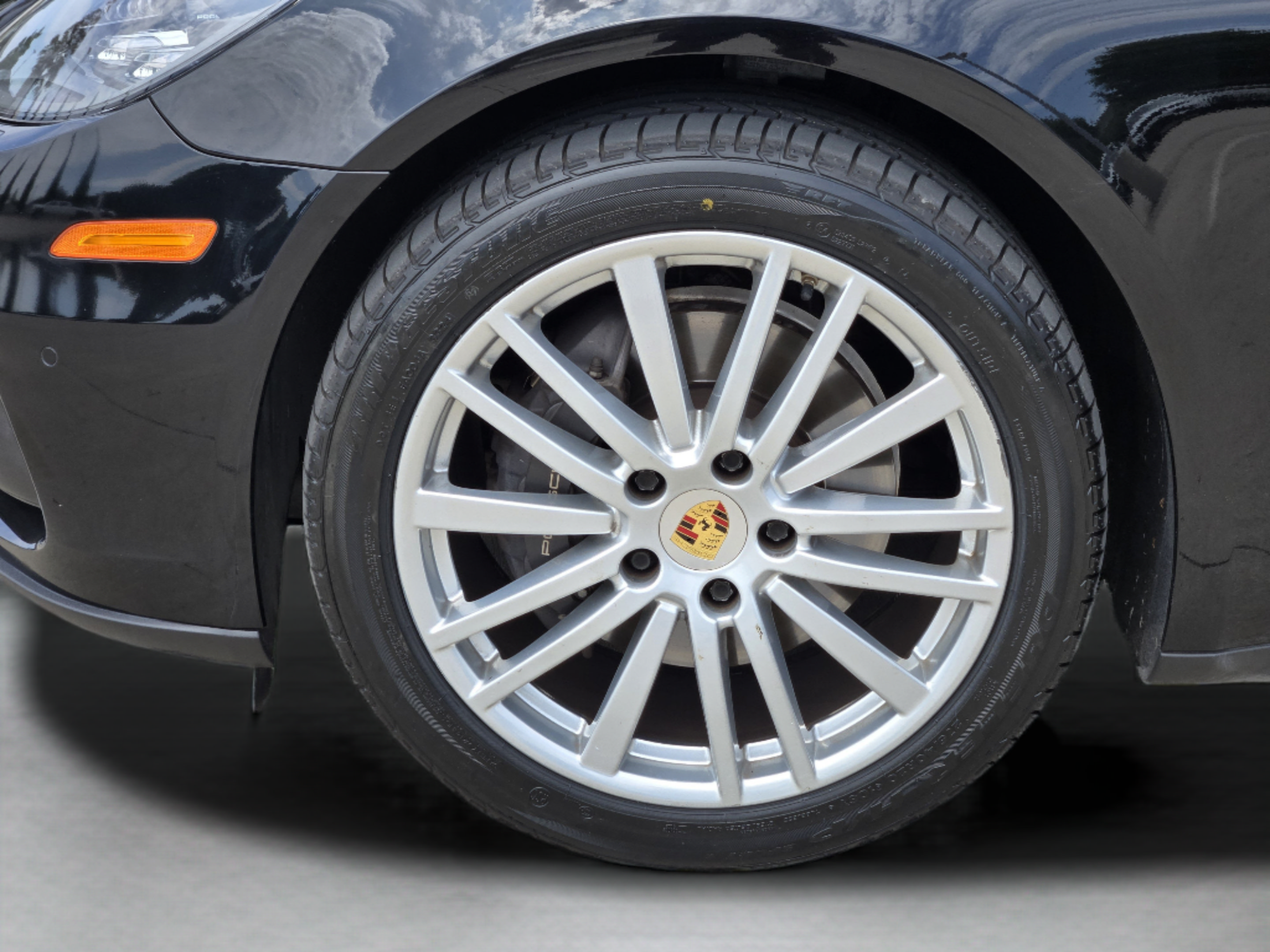 Used 2017 Porsche Panamera image 34