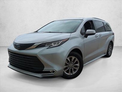 Used 2022 Toyota Sienna XLE