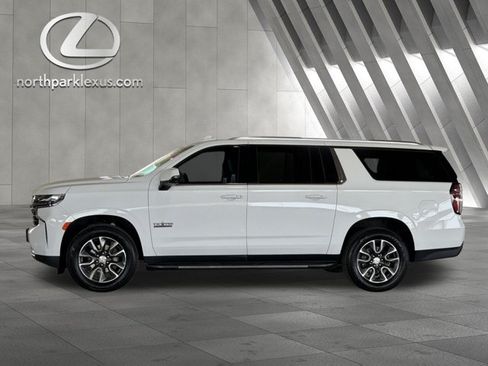 Used 2021 Chevrolet Suburban LT w/ LT Signature Package RWD image 1