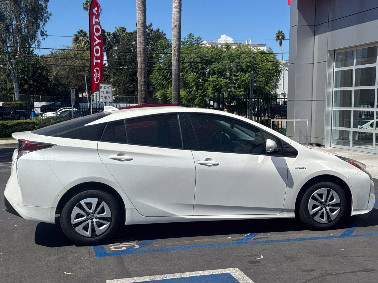 Used 2018 Toyota Prius Four w/ Advanced Technology Package FWD image 2