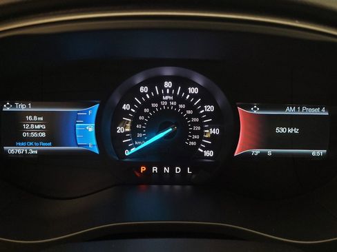 Used 2018 Ford Fusion SE w/ Fusion SE Technology Package FWD image 23