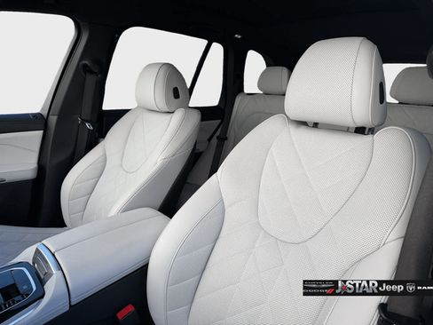 Used 2024 BMW X5 sDrive40i w/ M Sport Package RWD image 11