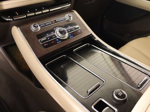 Used 2023 Lincoln Aviator Reserve w/ Equipment Group 201A RWD image 9