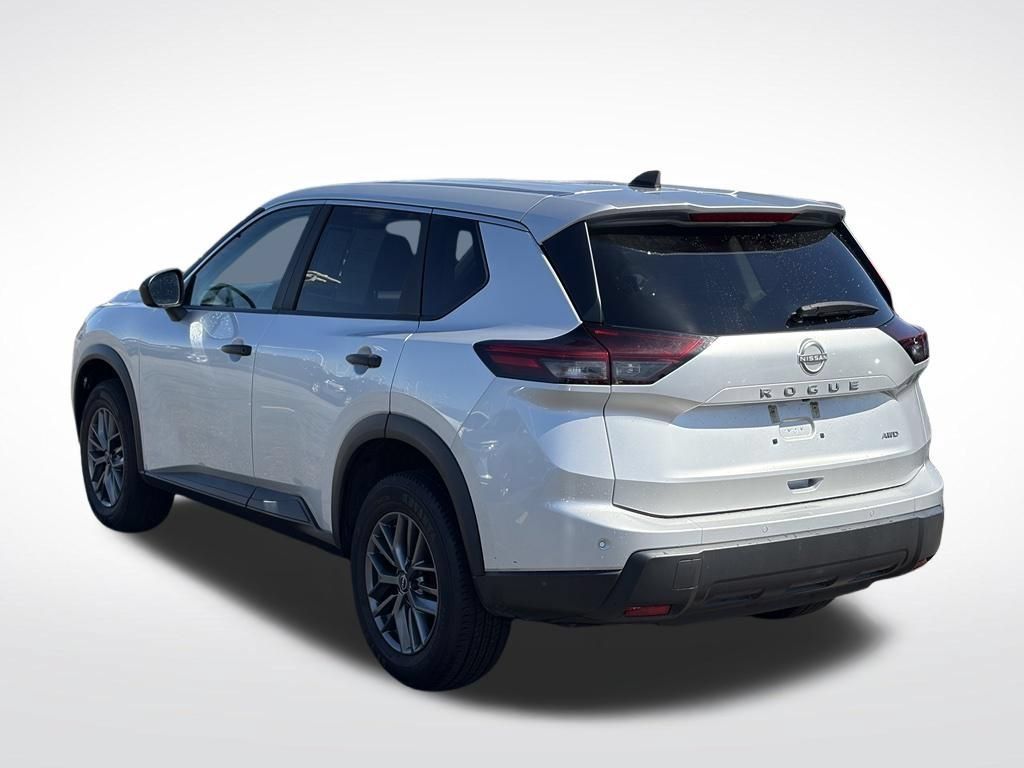 Used 2024 Nissan Rogue S AWD/4WD image 7