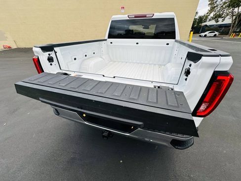 Used 2026 GMC Sierra 1500 SLT AWD/4WD image 23