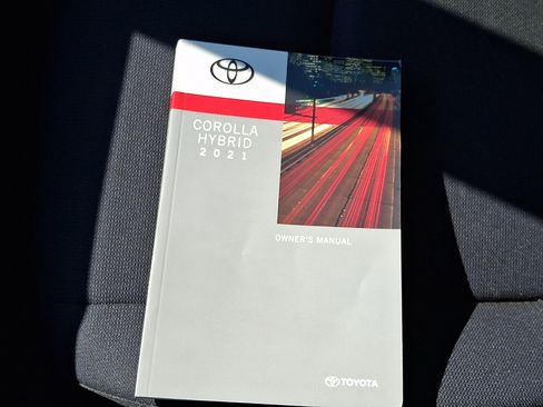 Used 2021 Toyota Corolla LE w/ Carpet Mat Package (TMS) FWD image 27