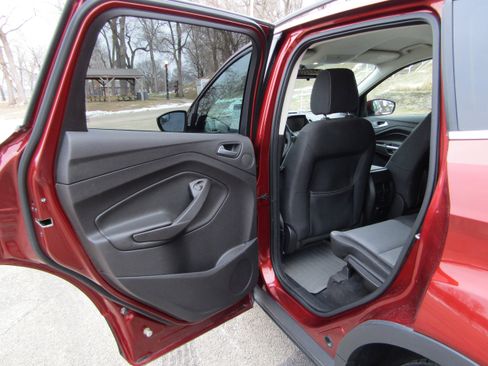 Used 2015 Ford Escape SE w/ Equipment Group 201A image 12