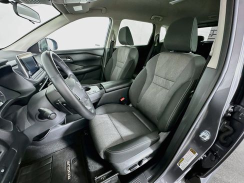 Used 2025 Nissan Rogue SV FWD image 13