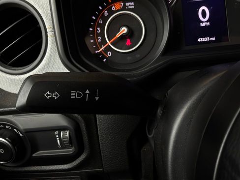 Used 2025 Jeep Wrangler Unlimited Sport AWD/4WD image 32