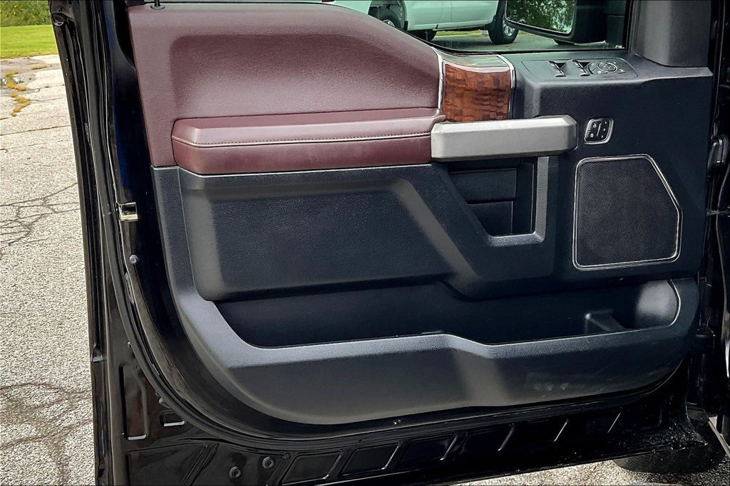 Used 2016 Ford F150 Platinum w/ Technology Package AWD/4WD image 18