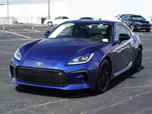 Used 2023 Toyota GR86 Premium RWD image 2