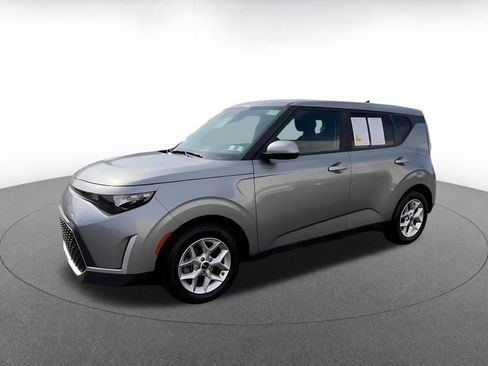 Used 2025 Kia Soul LX w/ LX Technology Package FWD image 7