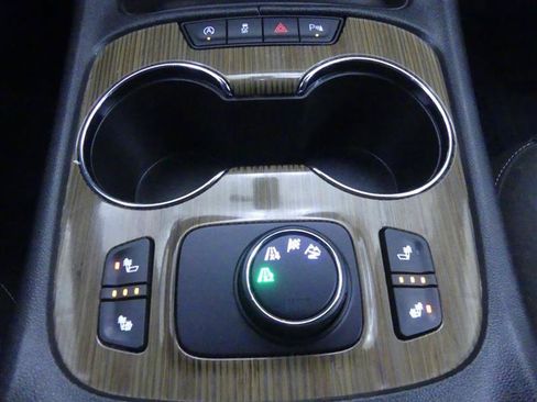 Used 2020 GMC Acadia SLE w/ Driver Convenience Package AWD/4WD image 17