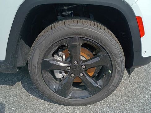 New 2025 Jeep Grand Cherokee Limited w/ Luxury Tech Group II image 6