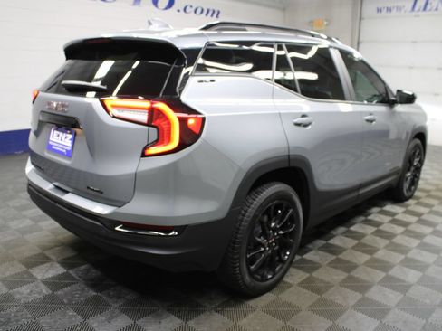 Used 2024 GMC Terrain SLE w/ GMC Pro Grade Package AWD/4WD image 6