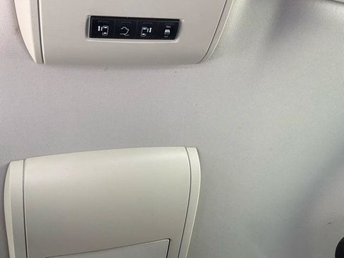 Used 2018 Dodge Grand Caravan SXT FWD image 17