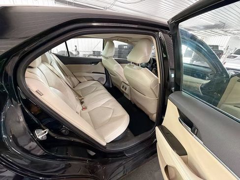 Used 2022 Toyota Camry XLE FWD image 11