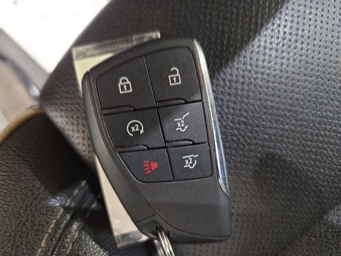 Used 2023 GMC Yukon XL SLT AWD/4WD image 39