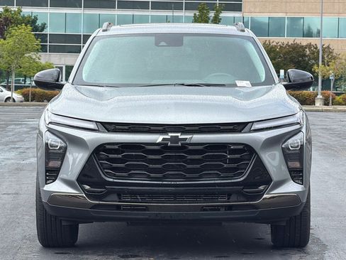 Used 2025 Chevrolet Trax ACTIV w/ Sunroof Package FWD image 9