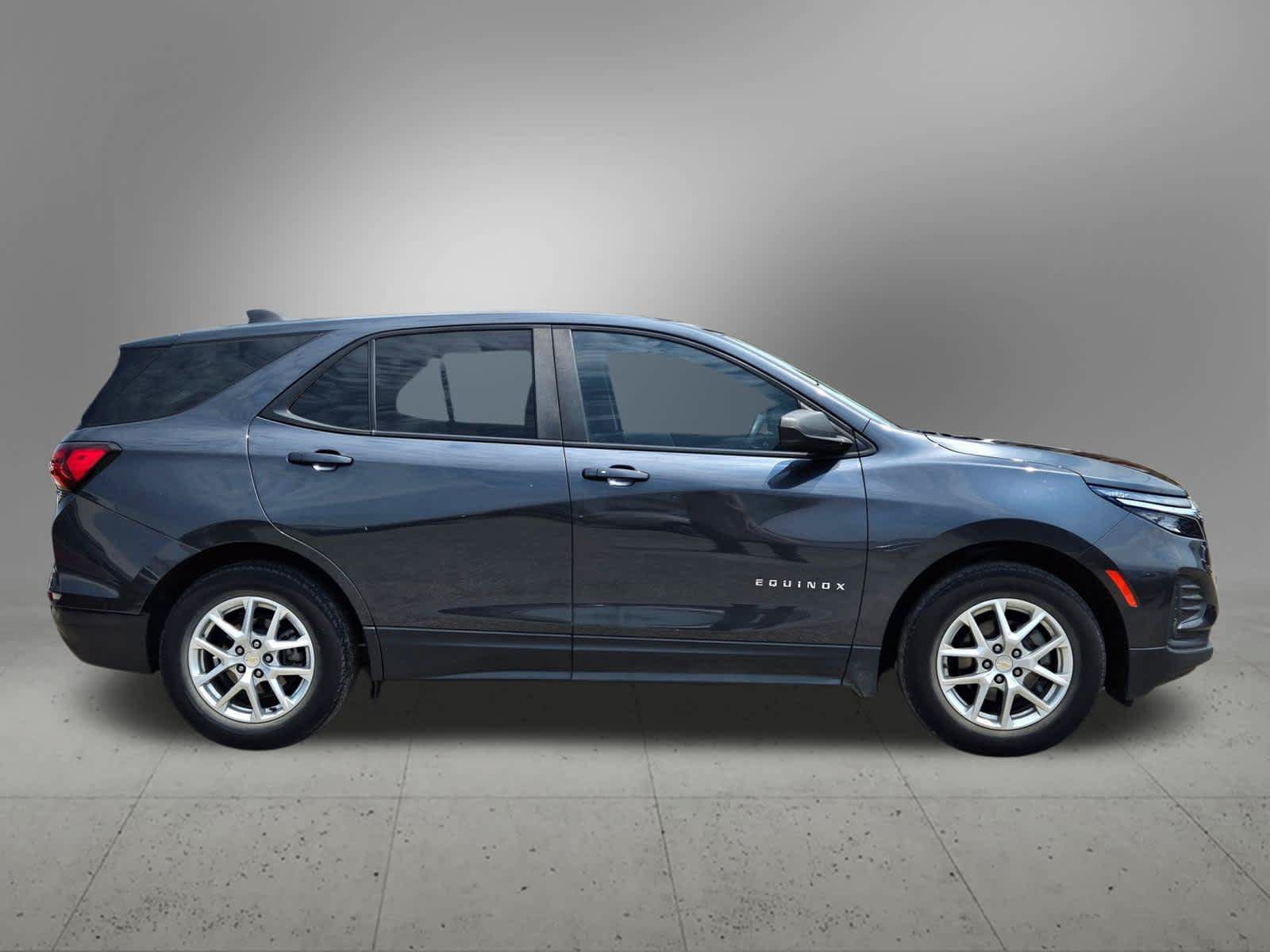 Used 2022 Chevrolet Equinox LS w/ LS Convenience Package FWD image 4