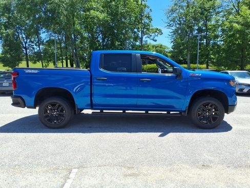 Used 2022 Chevrolet Silverado 1500 Custom Trail Boss w/ LPO, Dark Essentials Package AWD/4WD image 5