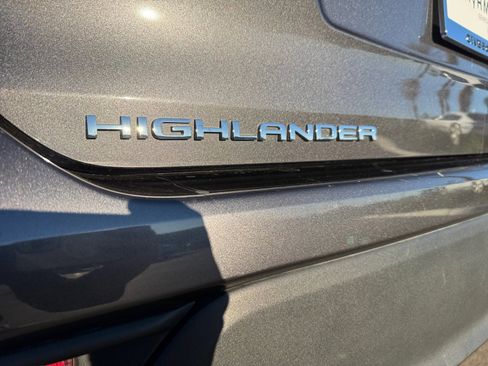 Used 2024 Toyota Highlander LE image 23