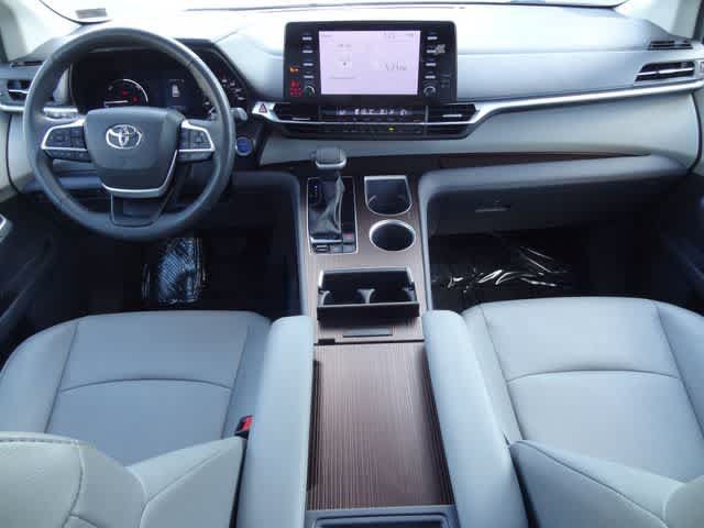 Used 2024 Toyota Sienna XLE FWD image 19