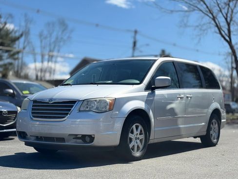 Used 2010 Chrysler Town & Country Touring image 1