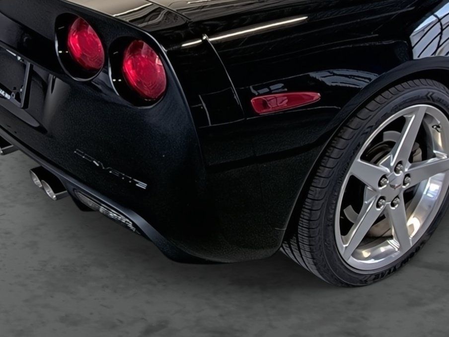 Used 2005 Chevrolet Corvette Convertible w/ Preferred Equipment Group RWD image 13