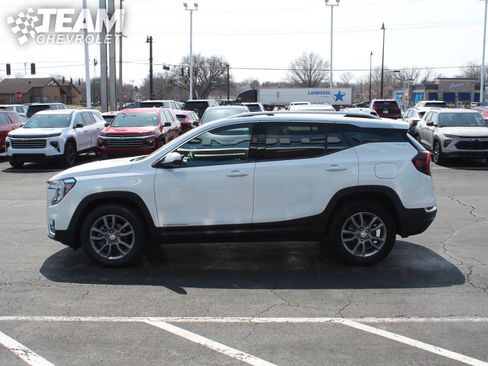 Used 2024 GMC Terrain SLT image 7