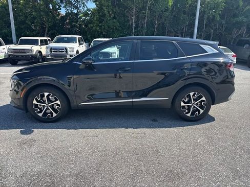 Used 2025 Kia Sportage EX image 4