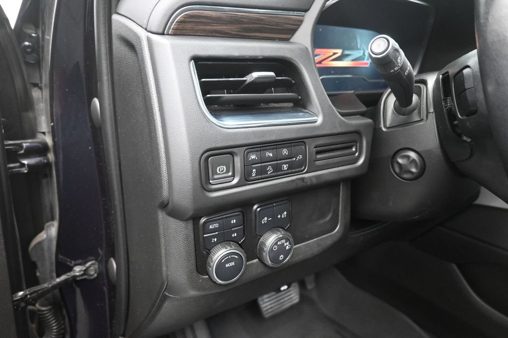 Used 2022 Chevrolet Tahoe Z71 w/ Luxury Package AWD/4WD image 13